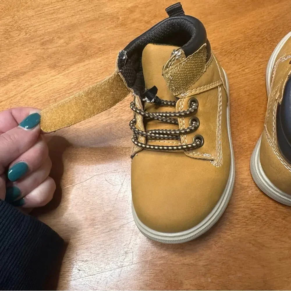 Max+Jake‎ Wiley Boots Kids Size 5M Tan Faux Nubuck Hook and Loop Ankle Boots